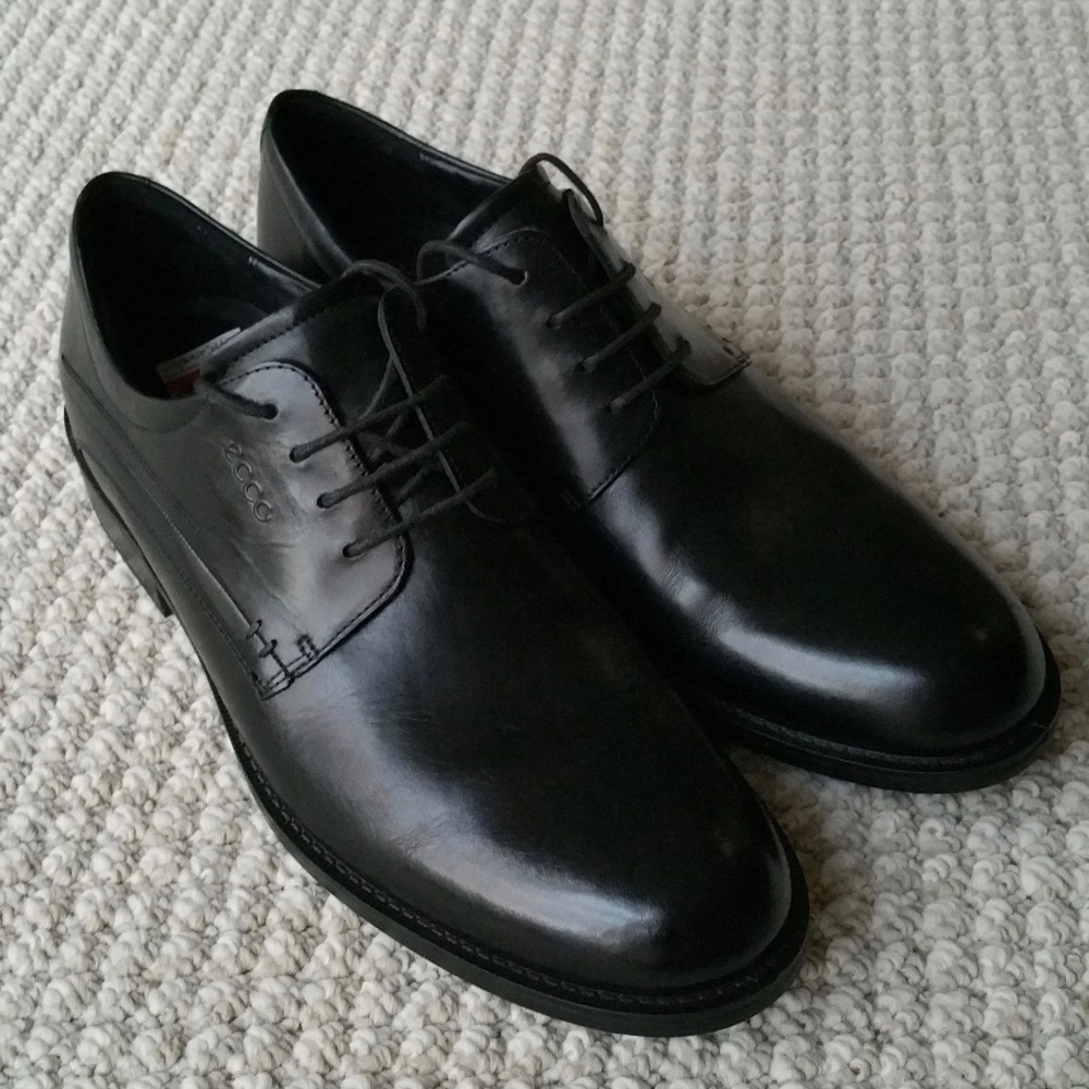 Ecco black leather dress shoes